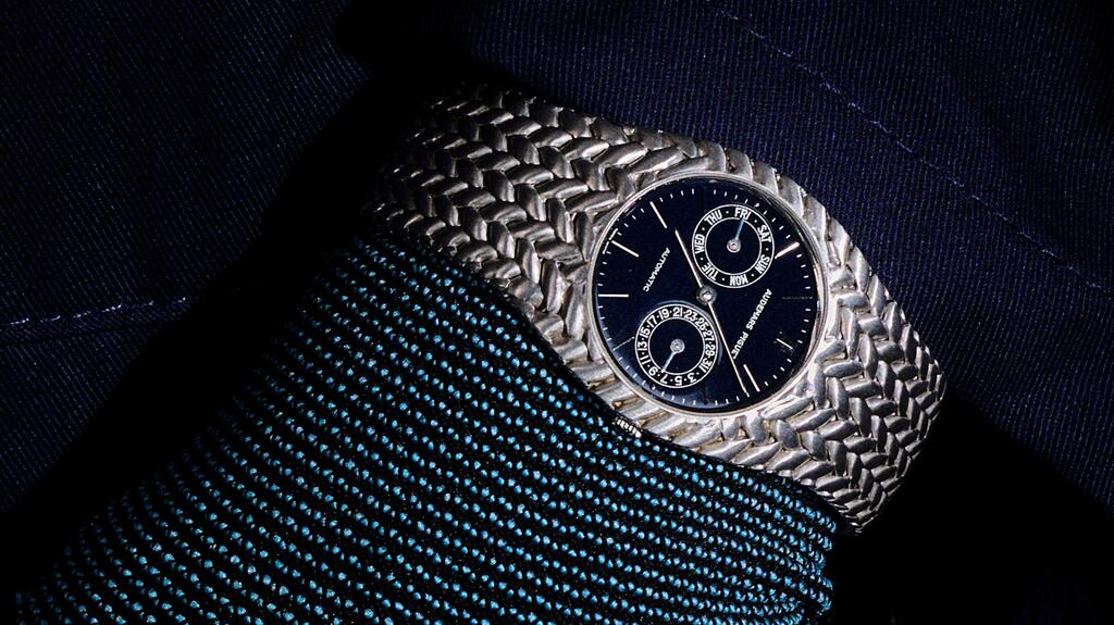 The 18-karat white gold Audemars Piguet “Cobra Royal Khanjar” topped its highest pre-sale estimate, selling for more than $180,000. Audemars Piguet Cobra Royal Khanjar